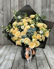 Букет цветов из:  Розы и Лизиантусы в Дергаево