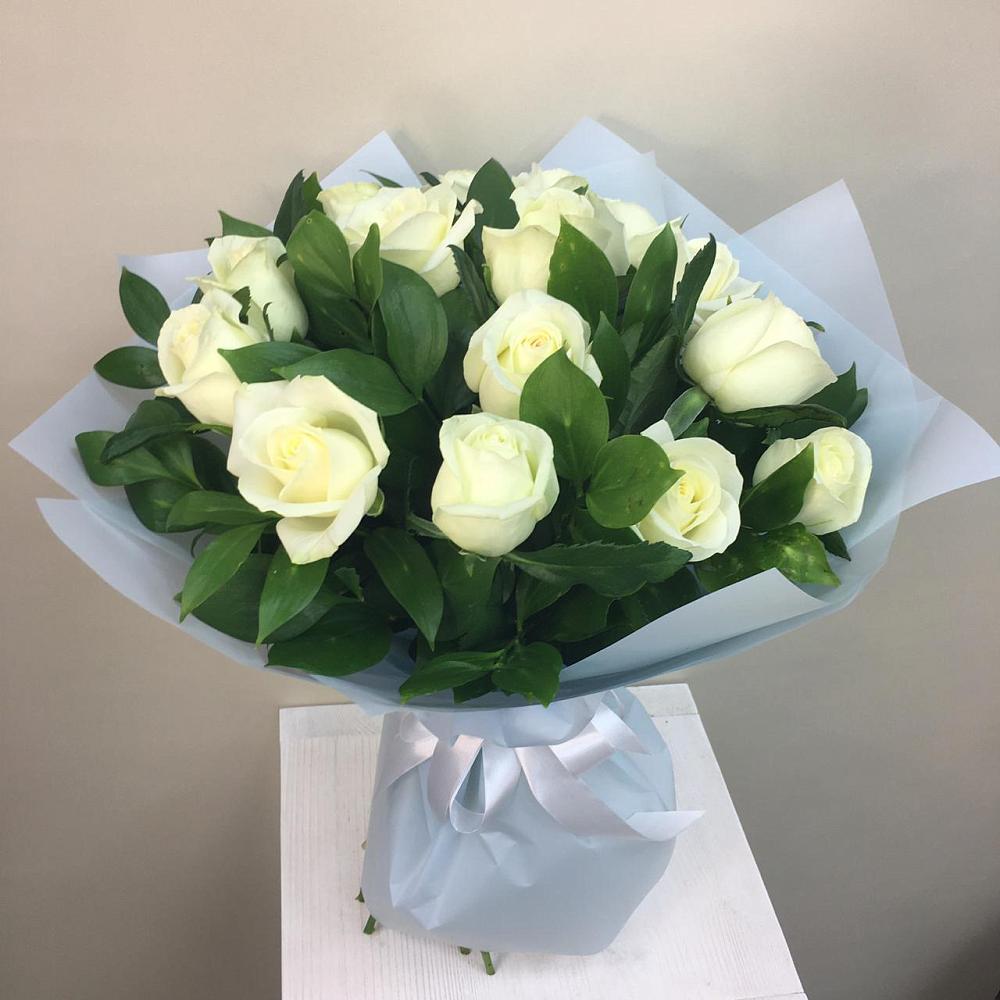 Букет 15 Белых роз Проуд в Дергаево