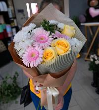 Букет цветов из:  Герберы, Розы и Хризантемы в Дергаево