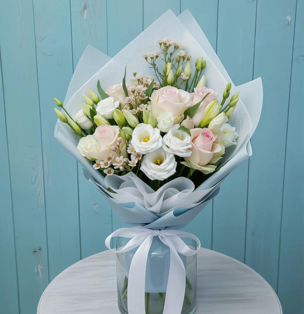 Букет цветов из: Розы и Лизиантусы в Дергаево