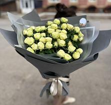 Букет Белые кустовые розы Солинеро в Дергаево