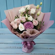 Букет цветов из:  Розы и Лизиантусы в Дергаево