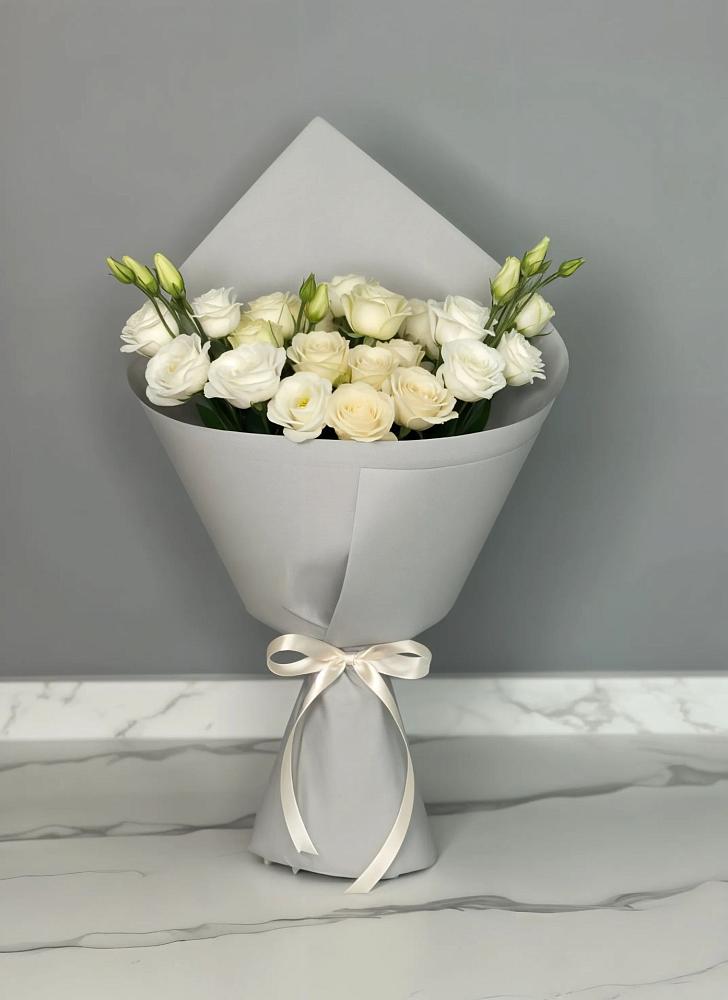 Букет цветов из: Розы и Лизиантусы в Дергаево