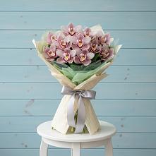Букет цветов из:  Орхидеи и Розы в Дергаево