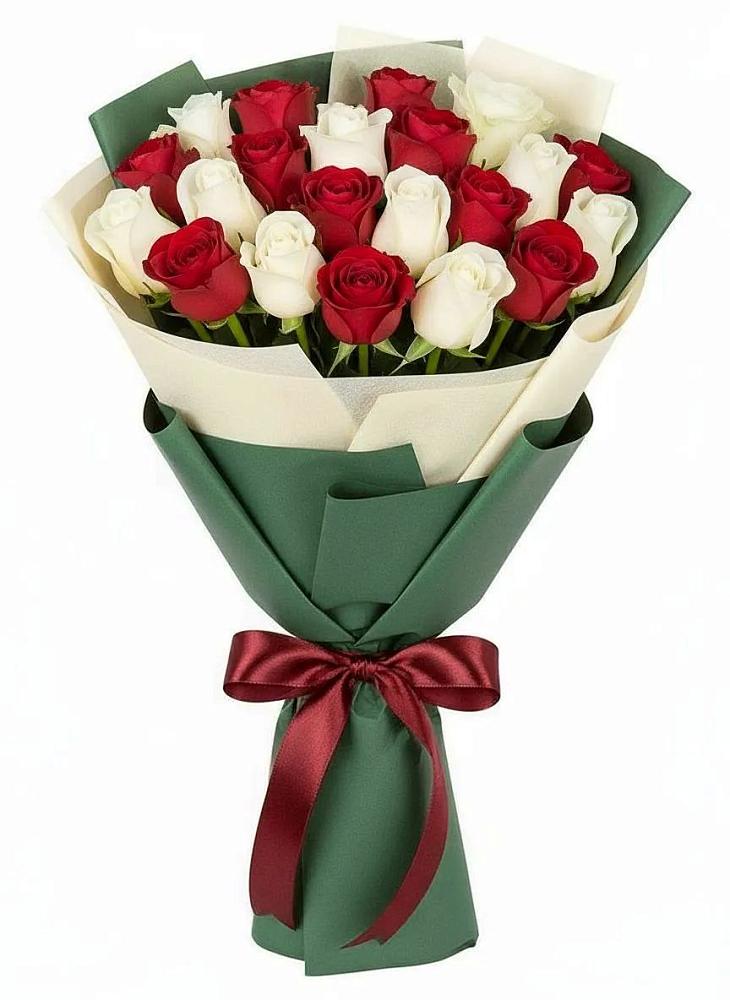 Букет Микс из красных и белых роз в Дергаево