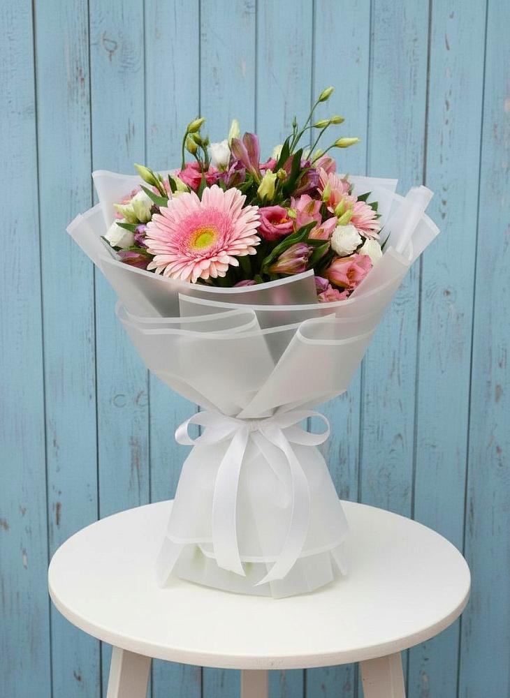 Букет цветов из: Герберы, Альстромерии и Лизиантусы в Дергаево