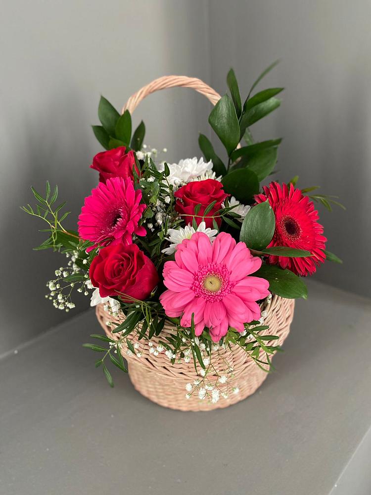 Цветочная композиция из Розы, Хризантемы и Герберы в корзине в Дергаево