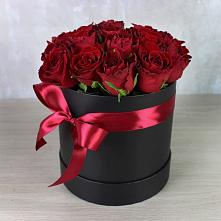 Цветочная композиция из Розы в шляпной коробке в Дергаево