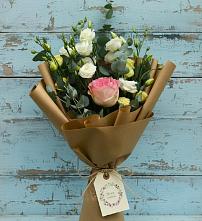 Букет цветов из:  Розы и Лизиантусы в Дергаево