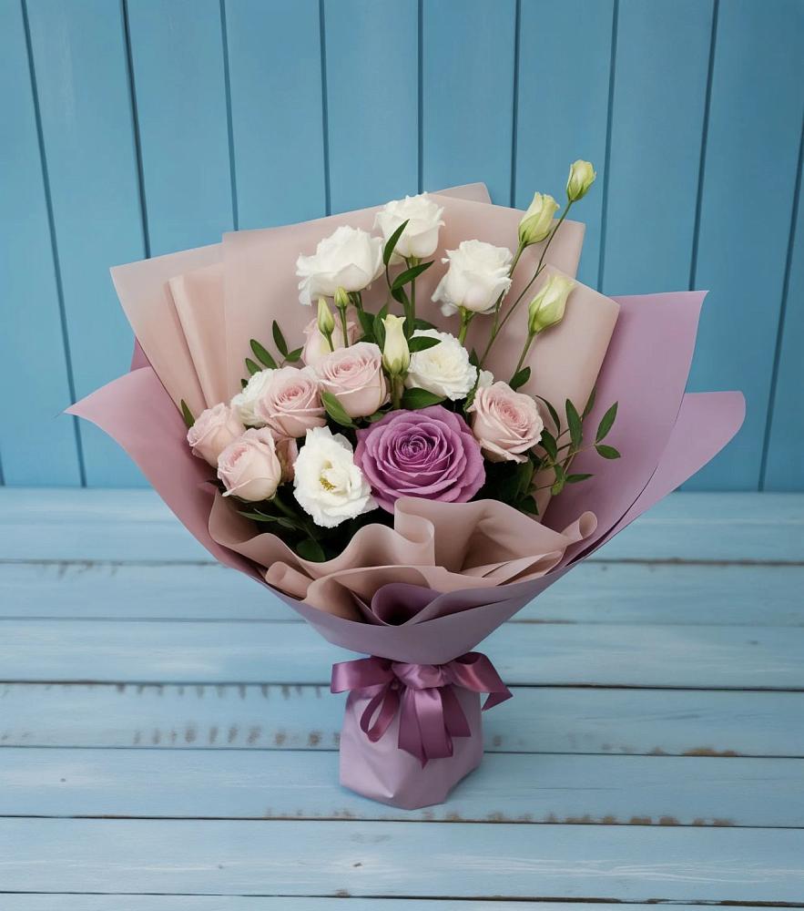 Букет цветов из: Розы и Лизиантусы в Дергаево